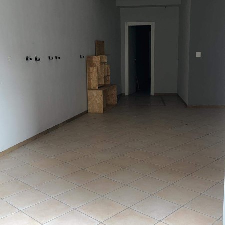 Vendesi locale commerciale