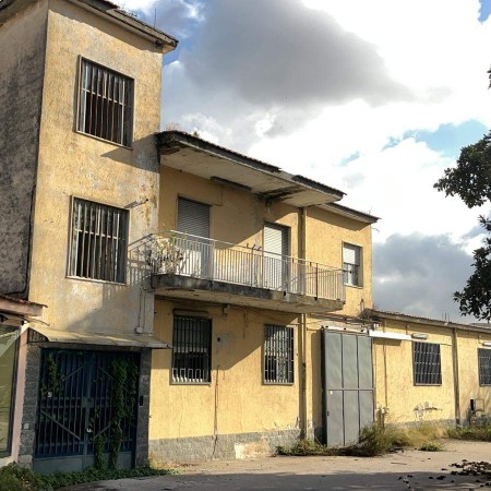 Vendesi capannone industriale/