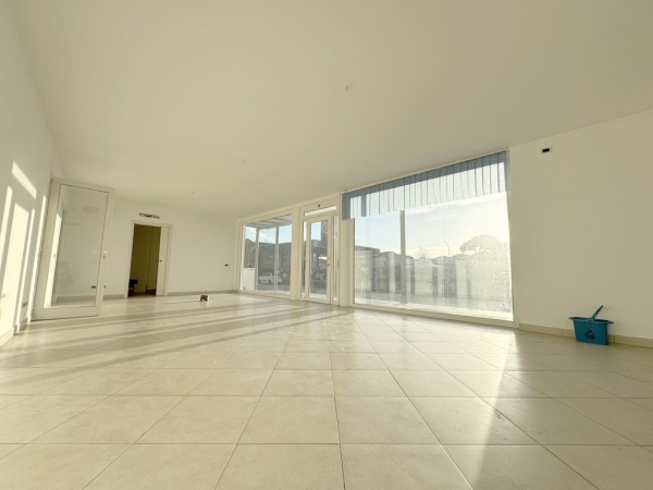 Riferimento L2L4500 - Locale Commerciale in Affitto a Torre Del Lago Puccini