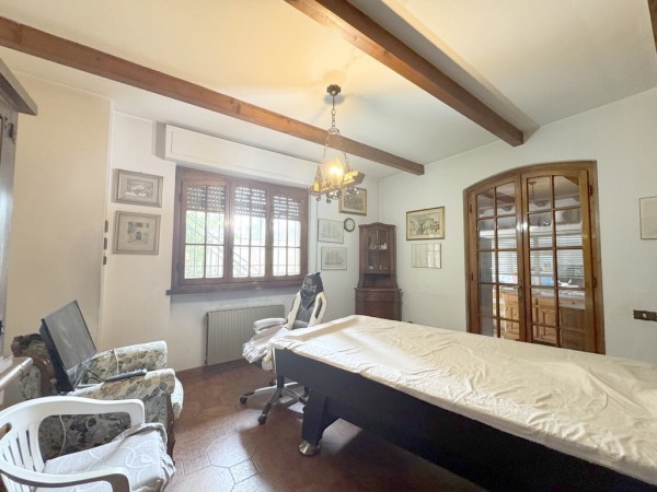 Riferimento 1E2503 - Villa Bifamiliare in Vendita a Viareggio