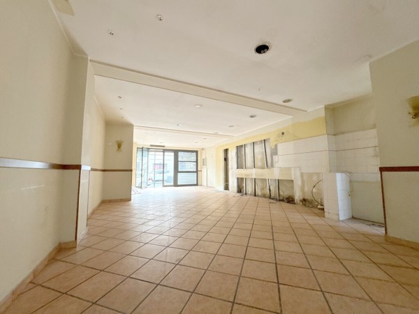 Riferimento L2F4501 - Locale Commerciale in Affitto a Torre Del Lago Puccini