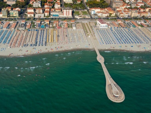 Riferimento 3L4501 - Stabile - Palazzo in Vendita a Lido Di Camaiore