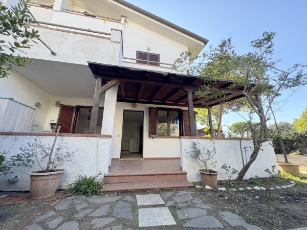 Riferimento 2L2573 - Villa Quadrifamiliare in Vendita a Torre Del Lago Puccini