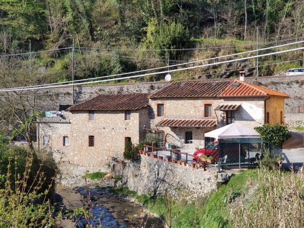 Riferimento 5C2500 - Casa Indipendente in Vendita a Camaiore