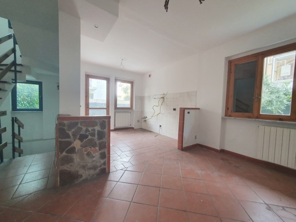 Riferimento 2F2525 - Villa Bifamiliare in Vendita a Torre Del Lago Puccini
