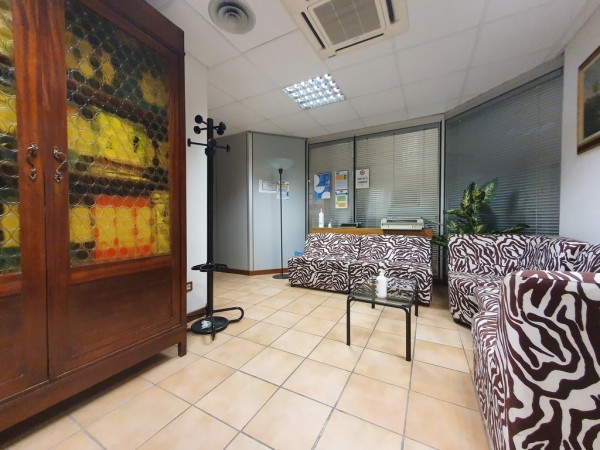 Riferimento 1V4502 - Ufficio in Vendita a Viareggio