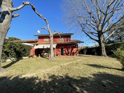Dettagli immobile Villa Bifamiliare in Vendita a Forte Dei Marmi