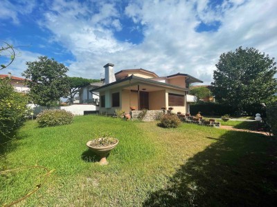 Marina di Pietrasanta  Villa s...