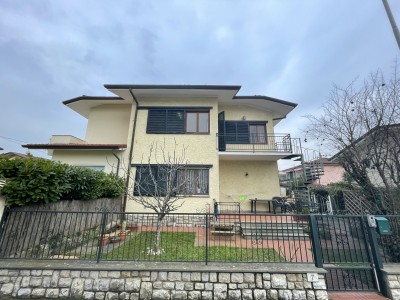 Villa bifamiliare tonfano zona...