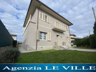 Marina di Pietrasanta - in aff...