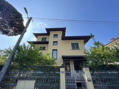 Elegante  villa  a tonfano con
