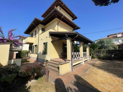 Elegante  villa  a Tonfano con...