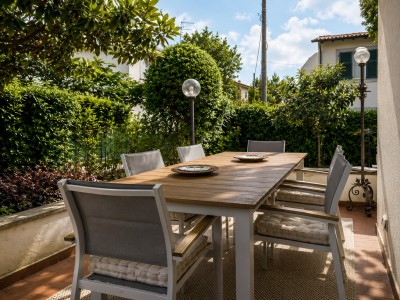 Dettagli immobile Two-family Villa for Sale in Pietrasanta