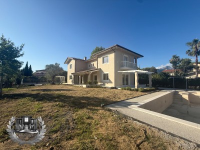 Dettagli immobile Villa in Vendita a Forte Dei Marmi