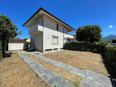 Three-bedroom apartment in a s