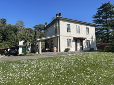 Villa singola con giardino e t...