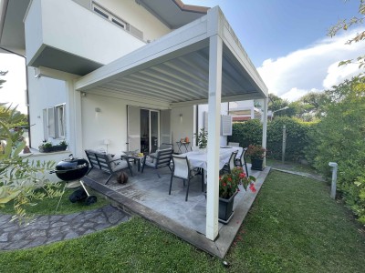 Villa bifamiliare completament