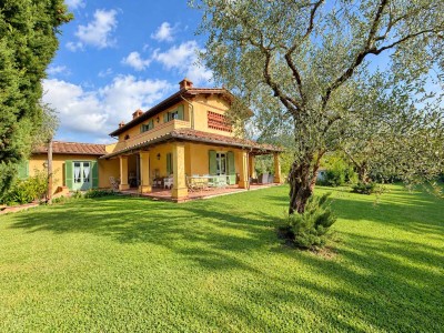 Prestigioso Casale Toscano con...