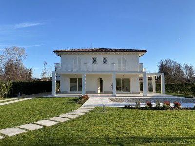 Villa con piscina e dependance