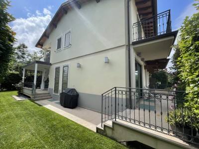 Dettagli immobile Two-family Villa for Sale in Pietrasanta