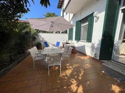 Marina di pietrasanta  apparta