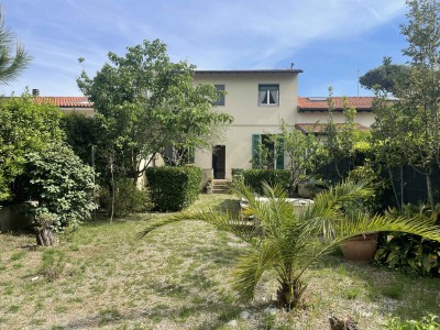 Villetta a schiera con giardin...