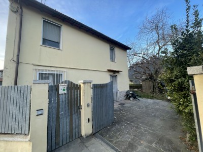 Singola con giardino e posto a