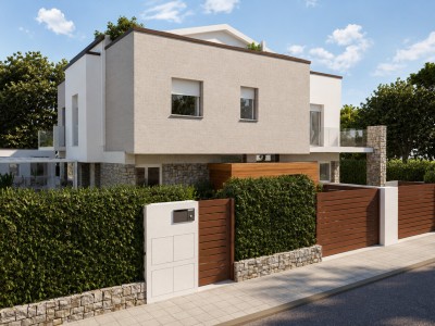 Dettagli immobile Three-family Villa for Sale in Camaiore