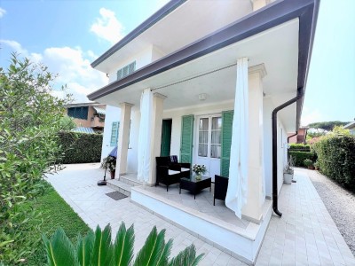 Marina di Pietrasanta – Vill...