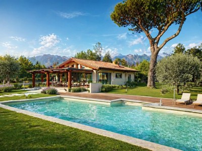 Villa immersa in un parco vist