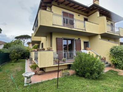 Dettagli immobile Villa Bifamiliare in Vendita a Pietrasanta