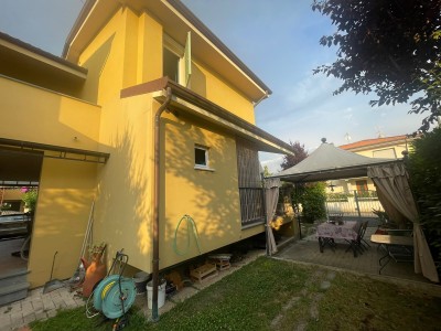 Dettagli immobile Villa Bifamiliare in Vendita a Camaiore