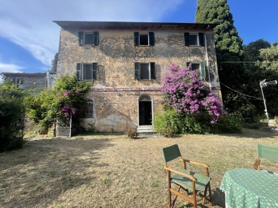 Affascinante storico casale vi...