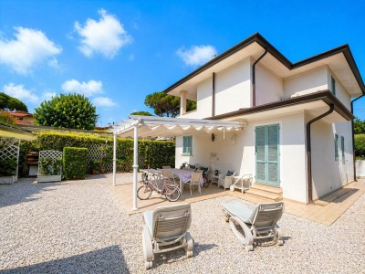Marina di Pietrasanta – Vill...