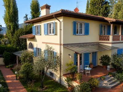 Prestigiosa Villa Indipendente...