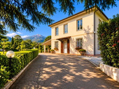 Prestigiosa Villa Panoramica c...