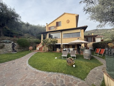 Dettagli immobile Villa Bifamiliare in Vendita a Pietrasanta