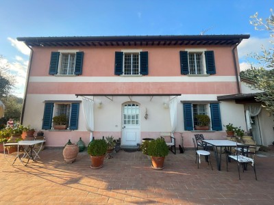 Tenuta con villa privata e att...