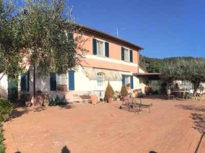 Dettagli immobile Casale - Masseria - Podere in Vendita a Massarosa