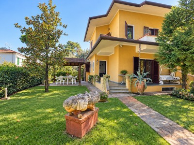 Marina di Pietrasanta – Affi...