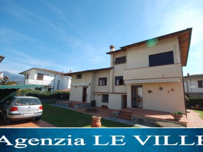 Marina di Pietrasanta – Tonf...