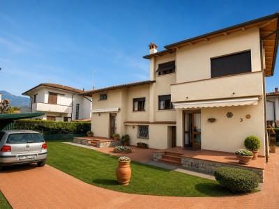 Elegante villa bifamiliare in ...