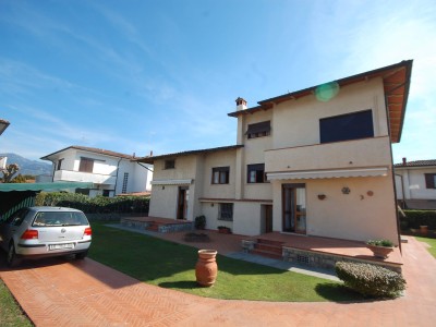 Marina di Pietrasanta – Tonf...