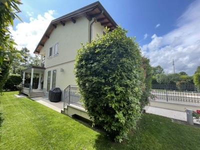 Dettagli immobile Two-family Villa for Sale in Pietrasanta