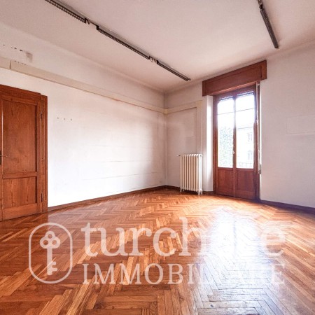 CENTRO: TRILOCALE IN ELEGANTE 