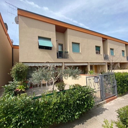 BELLISSIMA VILLETTA A SCHIERA 
