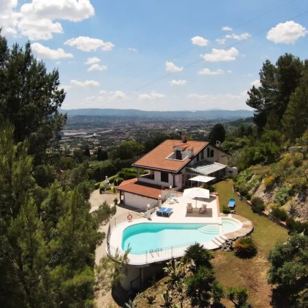 Villa di Lusso con Vista Panor