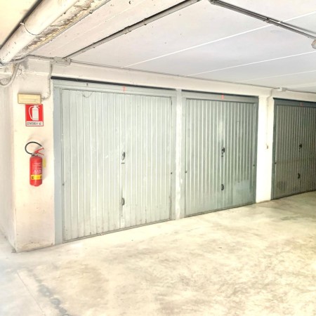 COMODO GARAGE IN CENTRO A TERN