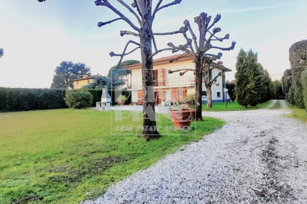 Villa In Vendita A Lucca