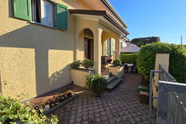 Casa Indipendente In Affitto A